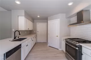 Photo #1: 2405485 Listing 