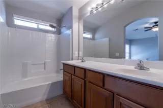 Photo #3: 2405485 Listing 