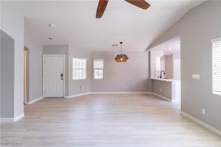 Photo #5: 2405485 Listing 