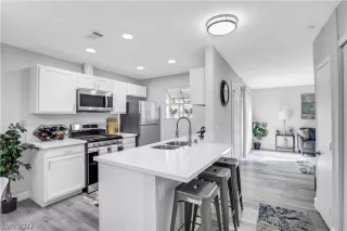 Photo #1: 2405515 Listing 