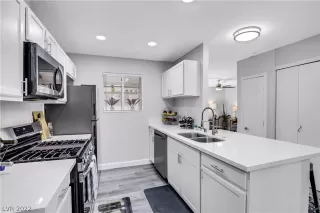 Photo #2: 2405515 Listing 