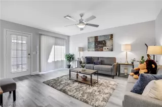 Photo #5: 2405515 Listing 