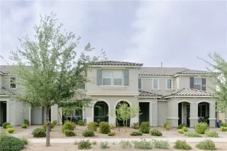 Photo #3: 2405537 Listing