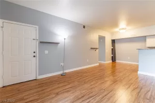 Photo #5: 2405545 Listing