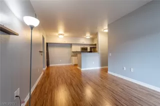 Photo #6: 2405545 Listing