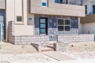 Photo #5: 2405570 Listing 