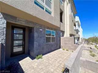 Photo #1: 2405574 Listing 