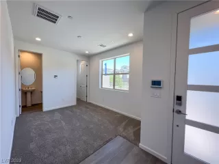 Photo #5: 2405574 Listing 