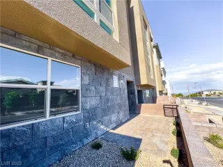 Photo #3: 2405577 Listing 