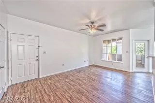 Photo #2: 2405587 Listing