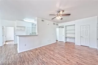 Photo #3: 2405587 Listing