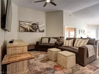 Photo #3: 2405627 Listing 