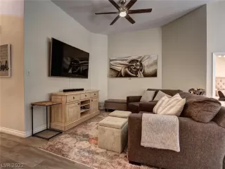 Photo #4: 2405627 Listing 