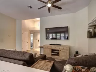 Photo #6: 2405627 Listing 