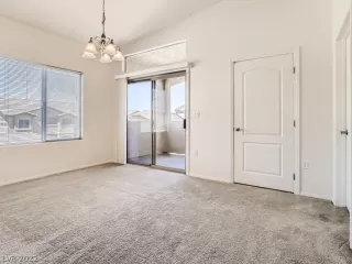 Photo #3: 2405635 Listing