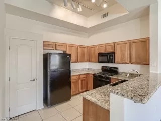 Photo #4: 2405635 Listing