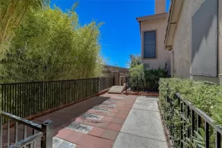 Photo #3: 2405667 Listing