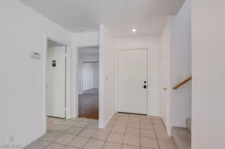 Photo #4: 2405667 Listing