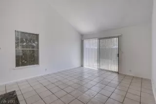 Photo #5: 2405667 Listing