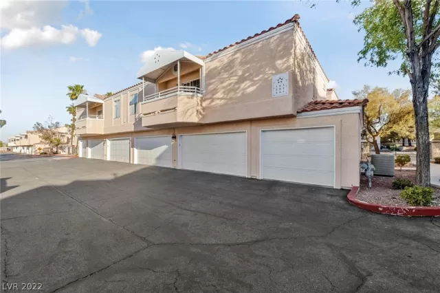 MLS: 2405682 Condo For Sale