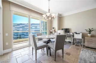 Photo #5: 2405688 Listing