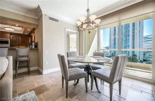 Photo #6: 2405688 Listing