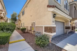 Photo #2: 2405704 Listing