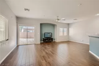 Photo #4: 2405704 Listing