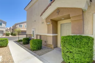 Photo #4: 2405730 Listing