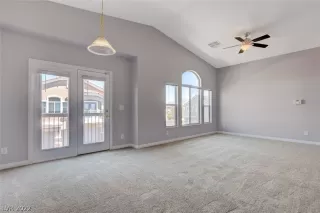 Photo #5: 2405730 Listing