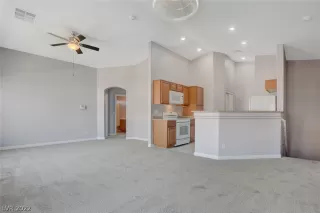 Photo #6: 2405730 Listing