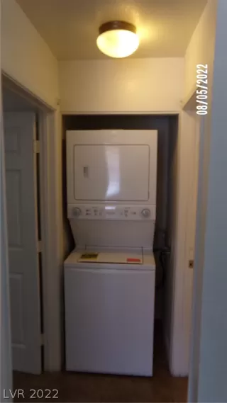 Photo #6: 2405736 Listing 