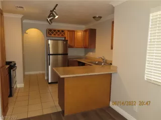 Photo #1: 2405796 Listing 