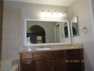 Photo #5: 2405796 Listing 