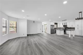 Photo #2: 2405810 Listing