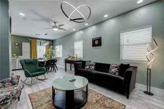 Photo #5: 2405816 Listing