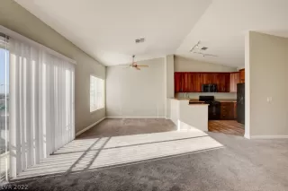 Photo #6: 2405817 Listing 