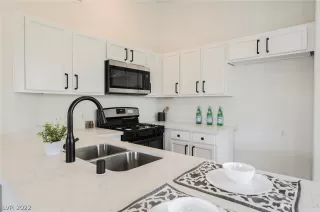 Photo #2: 2405844 Listing 