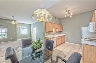 Photo #4: 2405861 Listing 