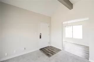 Photo #5: 2405866 Listing