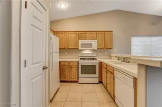 Photo #4: 2405881 Listing 