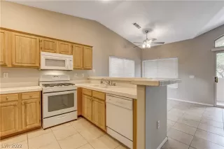 Photo #6: 2405881 Listing 