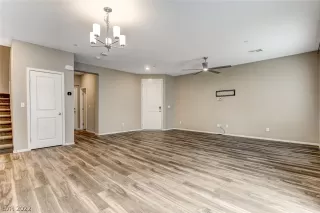 Photo #2: 2405886 Listing