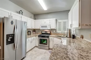 Photo #1: 2405917 Listing