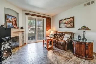 Photo #5: 2405917 Listing