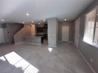 Photo #2: 2405922 Listing 