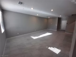 Photo #4: 2405922 Listing 