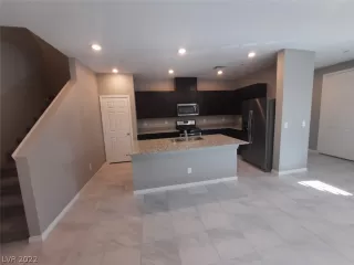 Photo #5: 2405922 Listing 