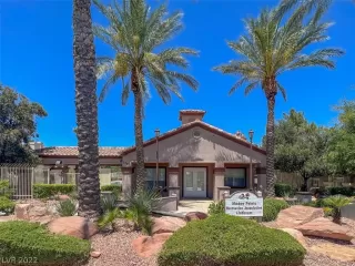 Photo #4: 2405947 Listing 