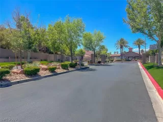 Photo #5: 2405947 Listing 